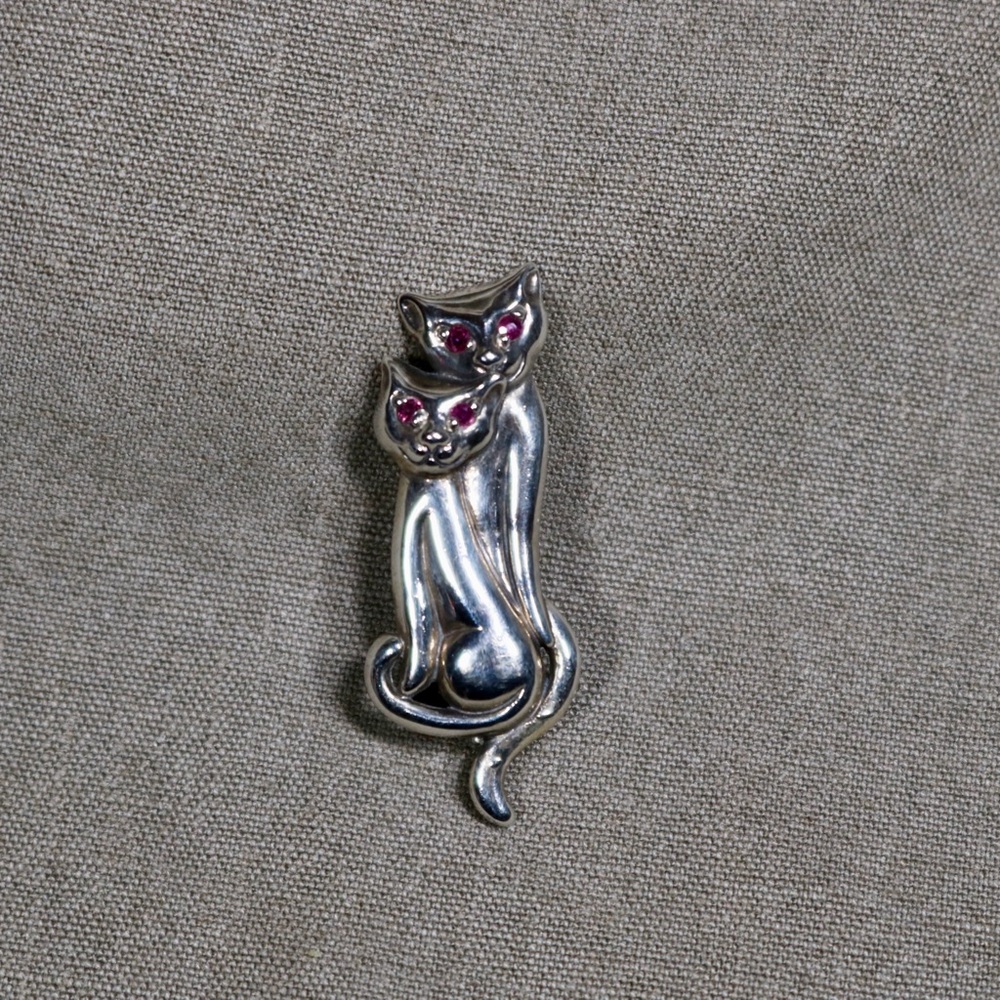 Adorable Vintage 925 Sterling Silver Ruby Gemston… - image 1